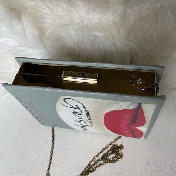 Red lips book cover crossbody bag extremely elegant pre owned . - Picture 5 of 11